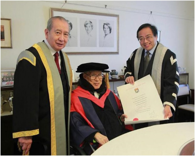余叔韶获港大颁授名誉法学博士学位。资料图片