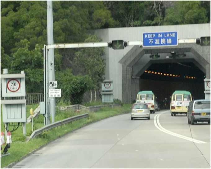 貨車在將軍澳隧道管道內著火。資料圖片