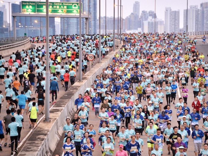 香港馬拉松原訂明年1月24日舉行，鑑於疫情尚未穩定，賽事將會延期。資料圖片