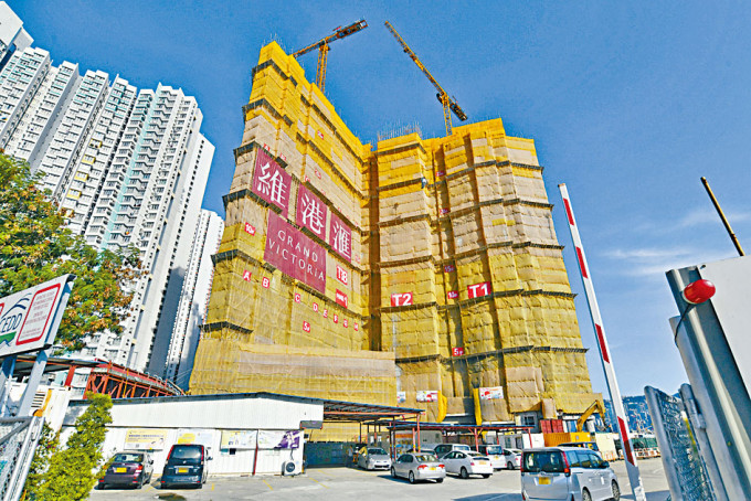 维港滙III高层户以762万易手，每方尺约2.7万。