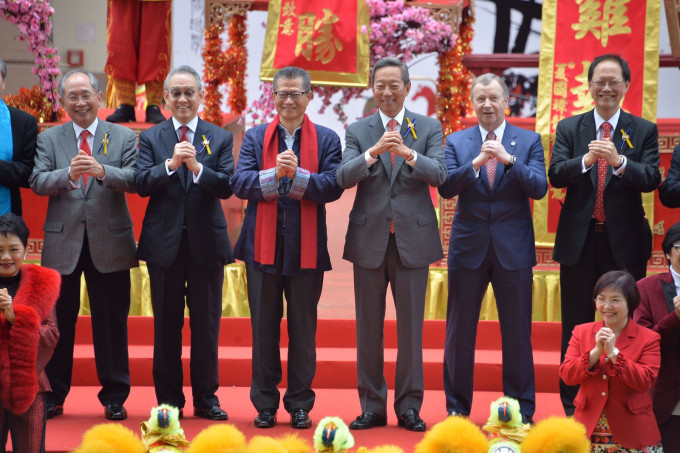 财政司司长陈茂波、马会主席叶锡安、马会行政总裁应家柏及马会董事今早主持开幕仪式。