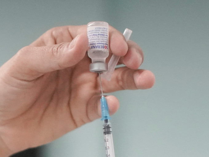 古巴衞生部門指，「Soberana」疫苗對抗新冠肺炎病毒的有效率高達91.2%。路透社相片