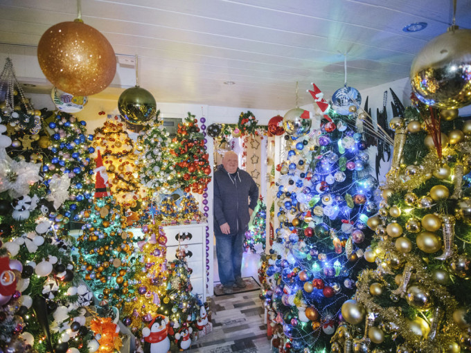 德国夫妇家中摆设444棵圣诞树，创世界纪录。路透社图片