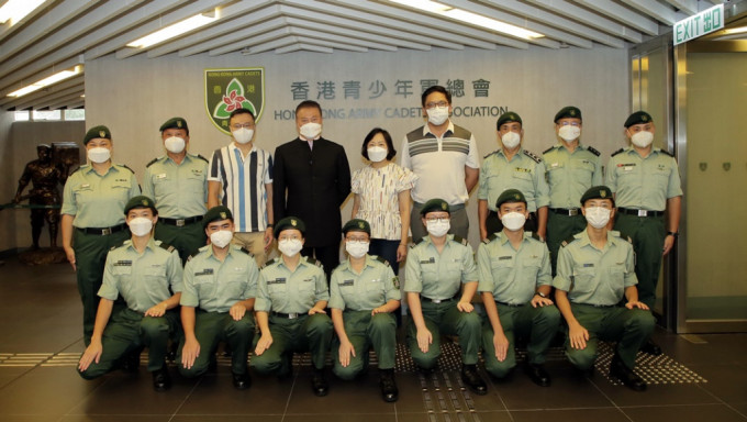 麥美娟到訪香港青少年軍總會。政府新聞處圖片