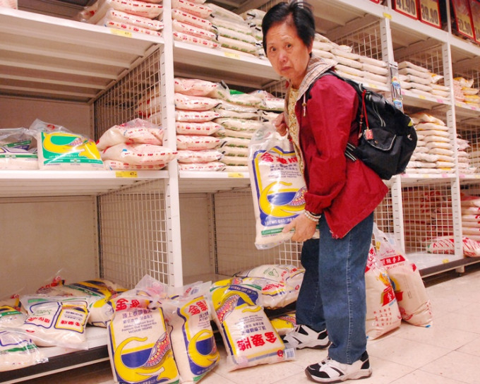 陈建年指泰国保证会如常向香港出口大米，呼吁市民无需担心和抢米。资料图片