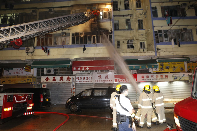 油麻地舊樓起火1死13傷。