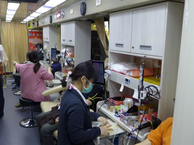 台湾暂缓港澳回台人士捐血28日。网上图片