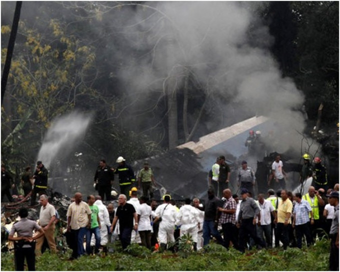機身受到到嚴重損毀並著火焚燒。AP