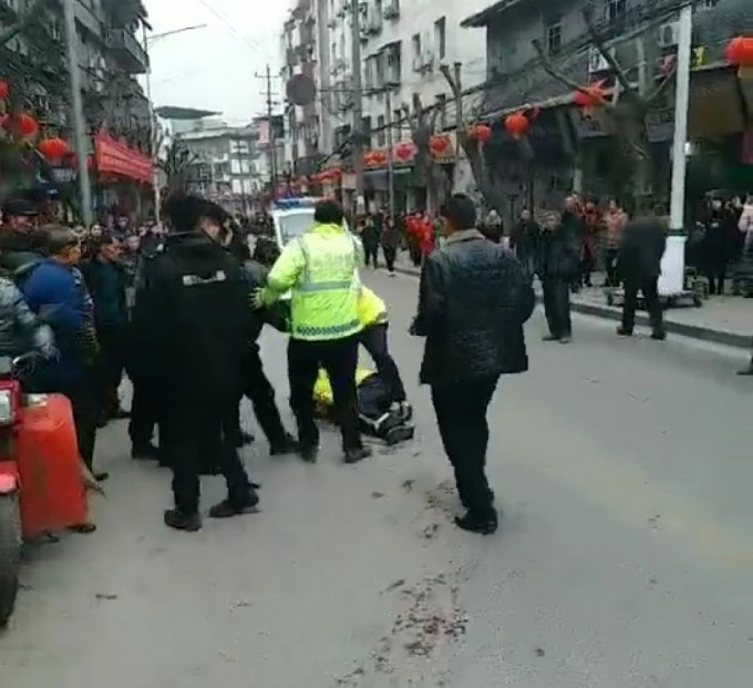 重慶交通警遇襲死亡。網上圖片