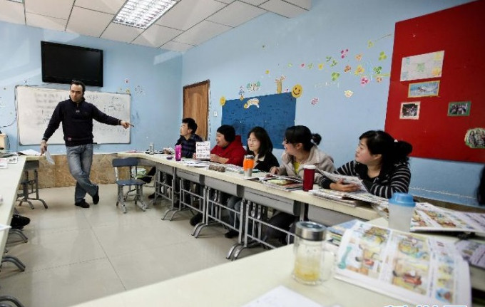 教育部6月1日起实施新《中国英语能力等级量表》。新华社