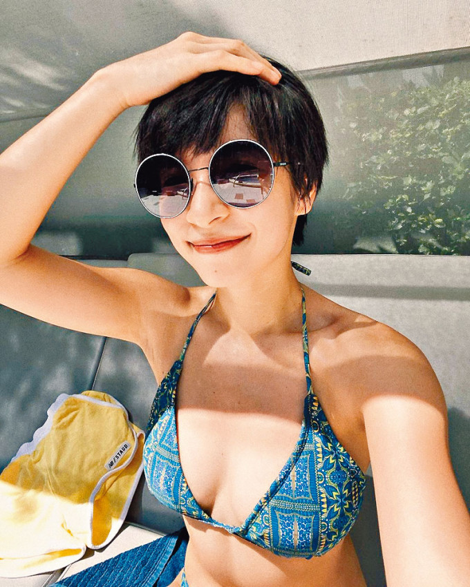 陈苇璇穿上多年前的泳衣仍合身，证明她keep fit有道。
