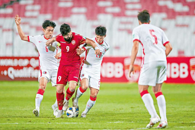 港隊（紅衫）周二於世界盃亞洲區次圈外圍賽煞科戰作客0:4大敗。