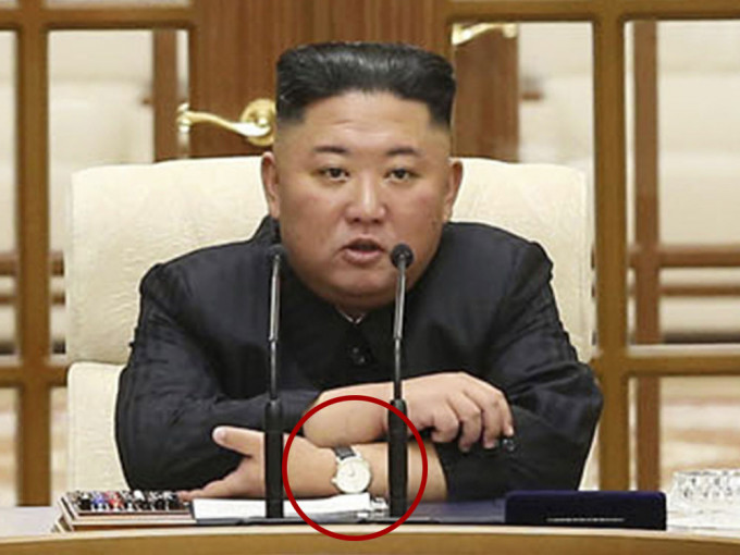 韓國傳媒指金正恩的瑞士IWC萬國手表表帶明顯扣得更緊。AP圖片