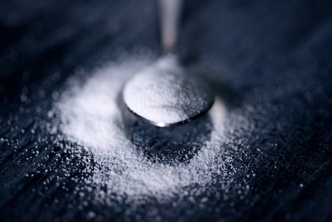 白砂糖属于精制糖应少食。网图