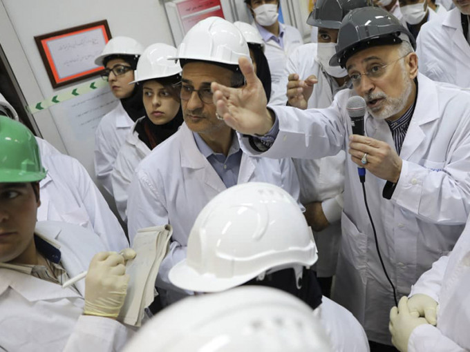 伊朗核子机构首长沙列西表示，政府启用新一批30台先进IR-6离心机。AP