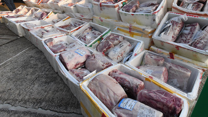 海關檢獲兩噸重急凍和牛，約值400萬元。