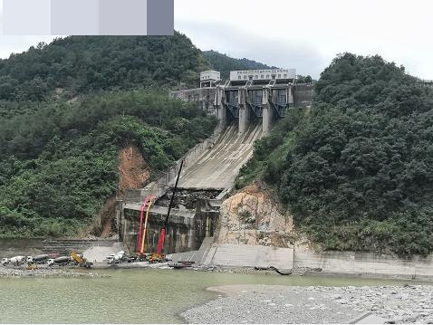 竹溪县鄂坪水电站出现局部塌陷。网站图片
