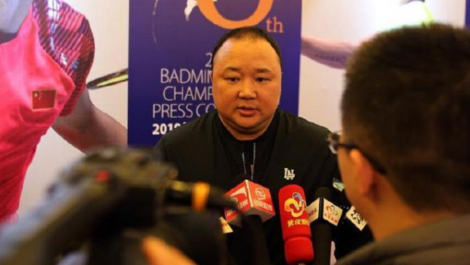 中国羽协主席张军今日向传媒解释国羽退出瑞士羽毛球公开赛。(网上图片)