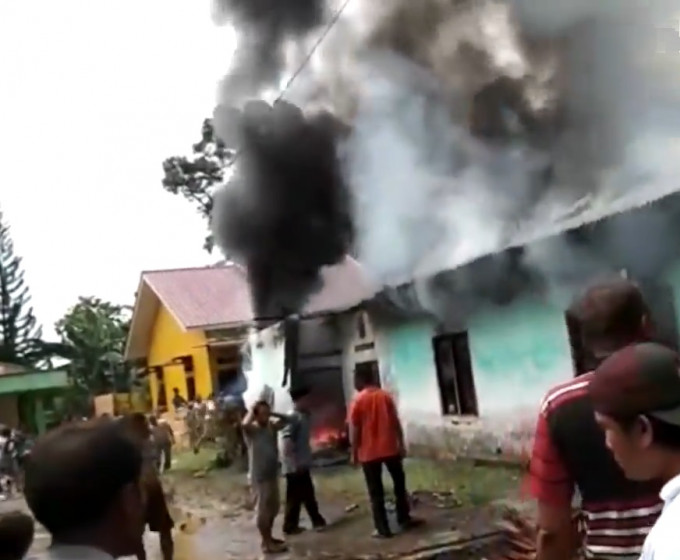 印尼一间火柴厂大火，至少30人死亡。网上图片