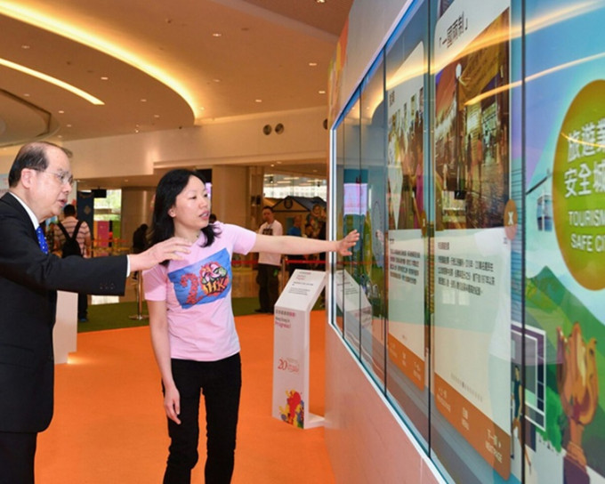 香港特区成立20周年巡回展览已经展开。张建宗网志