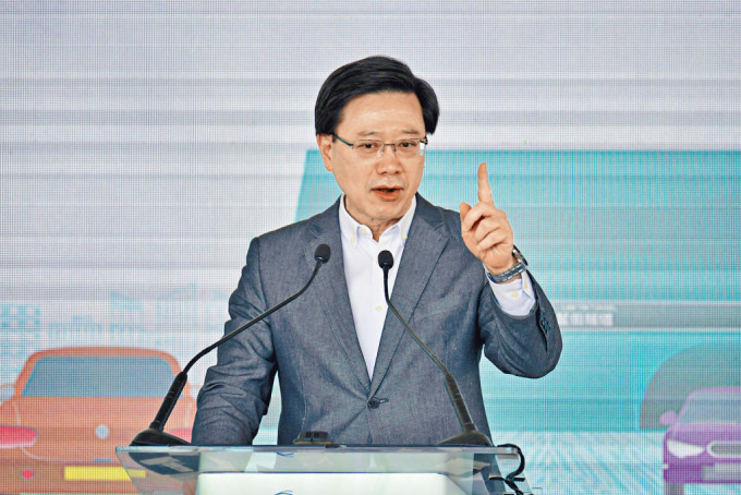 行政长官李家超表示，预计明年经济会有积极发展。