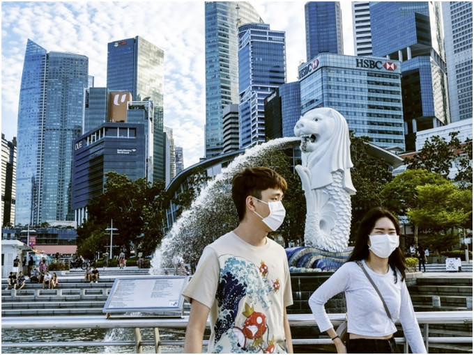 本港疫情严峻，新加坡加强入境管制。AP资料图片