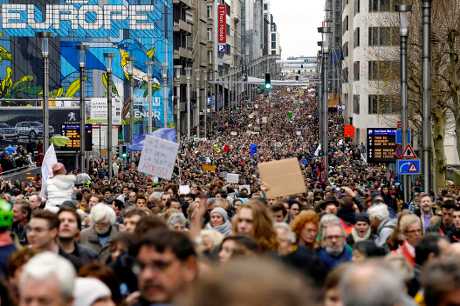 数万比利时民众上街呼吁政府遵守承诺，对抗气候变迁。