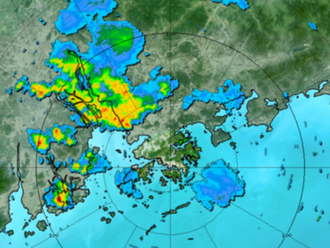 一道珠江口強雷雨區靠近本港。天文台
