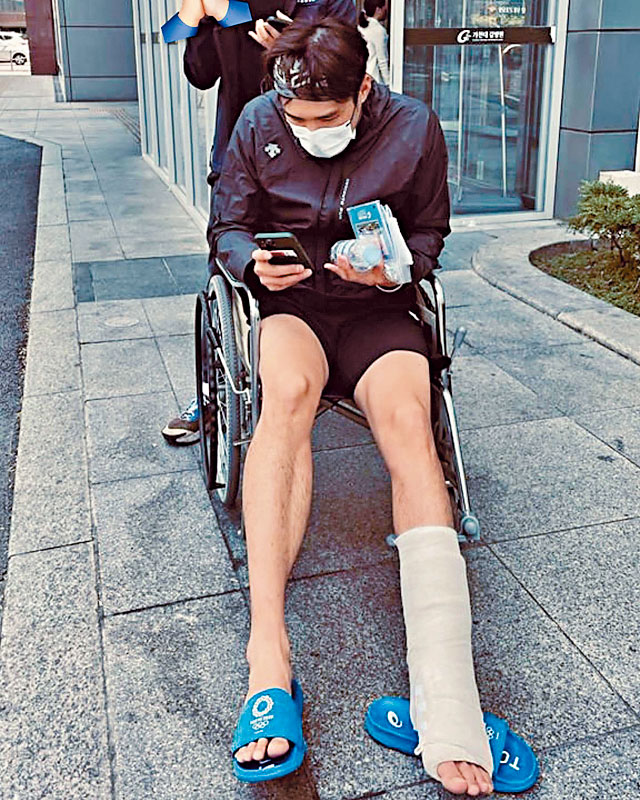 张小伦左脚阿基里斯腱撕裂，将返港接受检查。