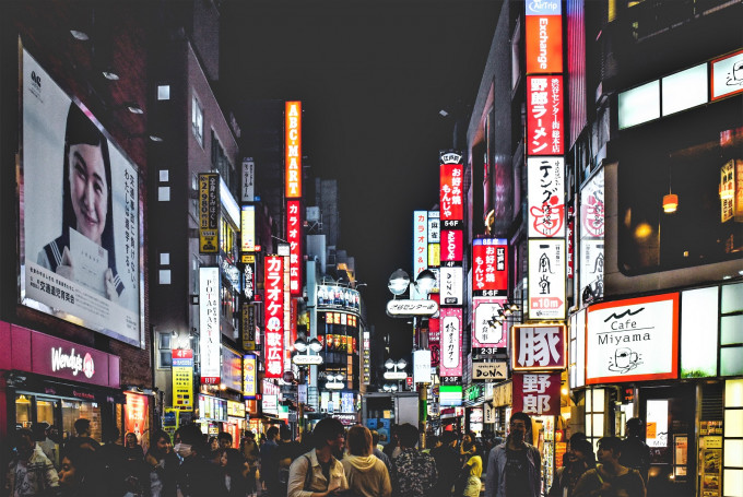 日本向外国游客及留学生提供免税优惠，疑被留学生作为图利的功具。unsplash图片