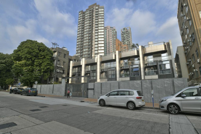 嘉华旗下九龙城豪宅嘉琳，一个洋房单位以逾1.25亿内部转让。