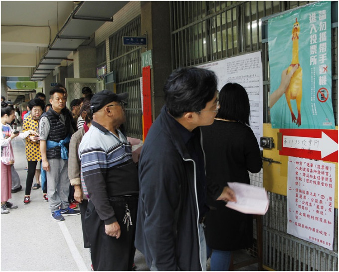 台湾九合一选举与10个公投案今日同时投票。AP