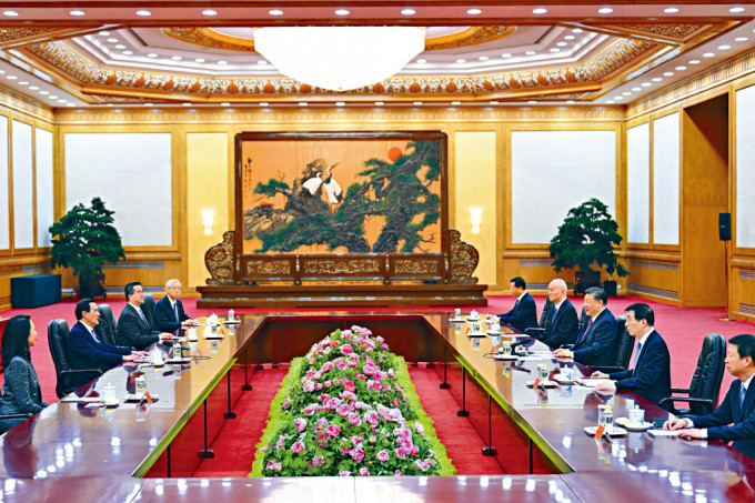 會面在人民大會堂舉行，王滬寧、蔡奇等高層參加。