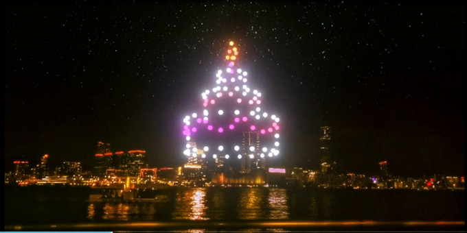 无人机将在维港夜空以灯光砌出生日蛋糕图案。旅发局模拟短片截图