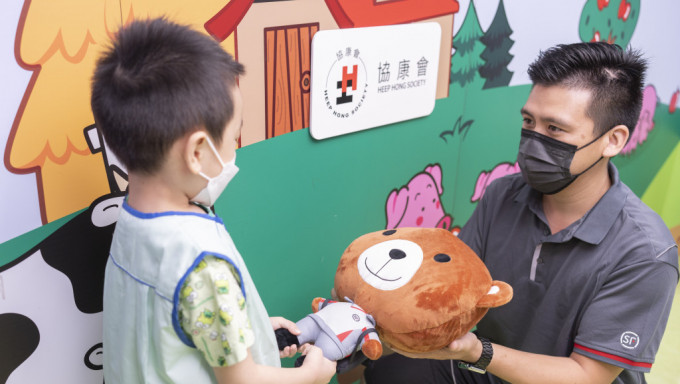 顺丰香港宣布推出「顺回益」社区送暖计划，协康会成首间受惠机构。顺丰香港提供