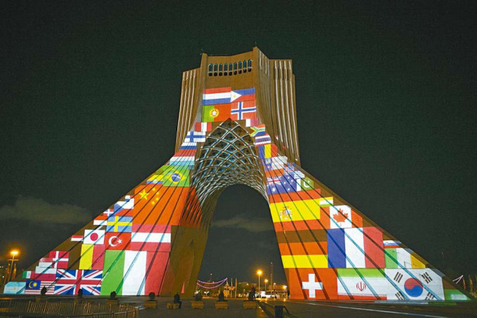 ●2020年伊朗首都德黑兰地标建筑自由塔上演灯光Show，为世界抗击新冠肺炎疫情加油。