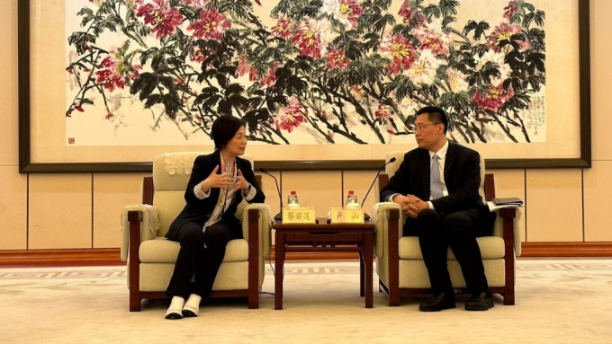 蔡若蓮展開浙江訪問行程，今日與副省長盧山會面。蔡若蓮fb