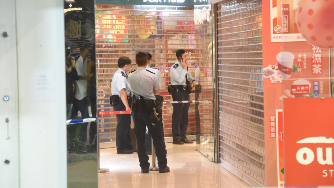 遇劫表行位于铜锣湾广场一期地下，事后警方到场调查。资料图片