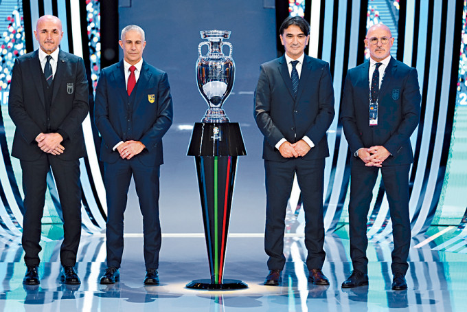 欧国杯「死亡B组」的4队教练（左起）──意大利史巴利堤、阿尔巴尼亚施云奴、克罗地亚达历及西班牙迪拿富安迪。
