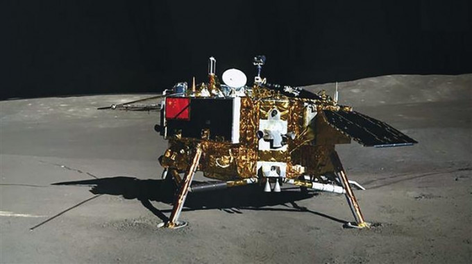 嫦娥五號登陸月球。