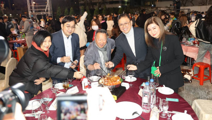 TVB行政主席許濤及總經理曾志偉等一眾管理層早前現身公司聯歡晚宴。