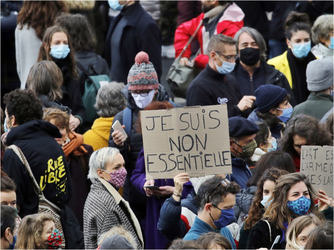 法國法院頒令，禁止巴黎警方使用航拍機拍攝示威者。AP資料圖片