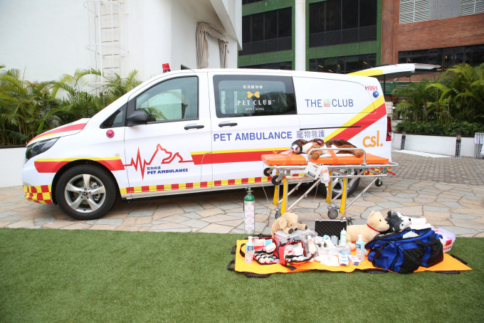 香港寵物會去年三月成立寵物救護隊，救護車設備相當齊全。 受訪者提供