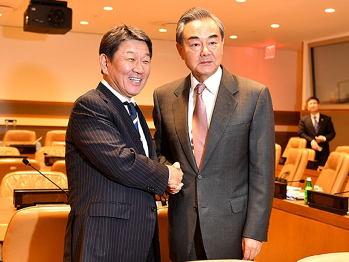 外長王毅在聯合國會見日本外相茂木敏充。（網圖）