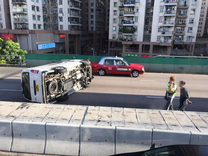 葵涌道車禍。香港突發事故報料區圖片