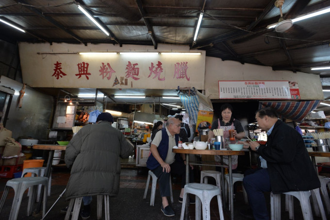 「泰興粉麵燒臘」在樂華南邨經營34年。