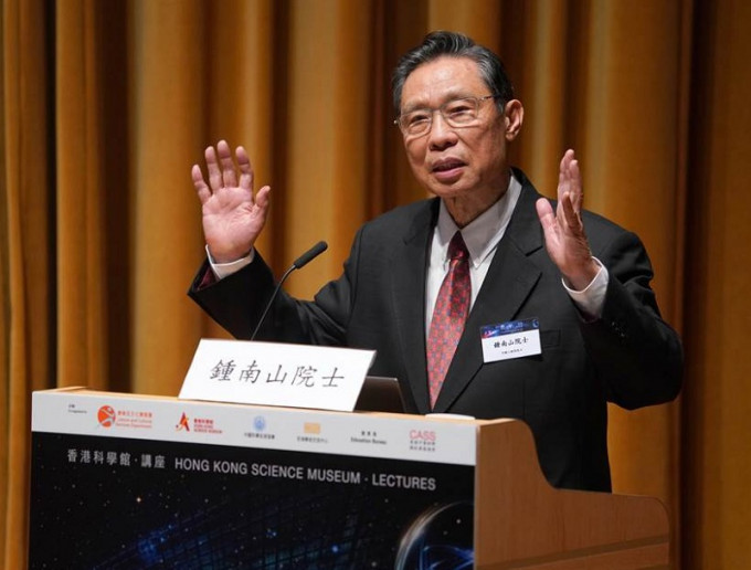 锺南山表示，外国封城应做得更好，应加强国家干预。