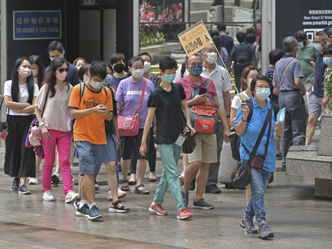 旅发局宣布推出大抽奖，向已打新冠疫苗市民送出二万个「赏你游香港」名额。资料图片