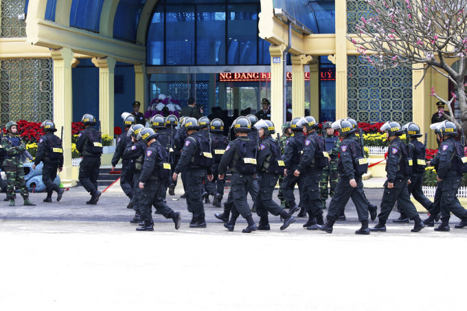 金正恩将会抵达的同登火车站已经关闭，附近有几百名武装人员驻守。AP