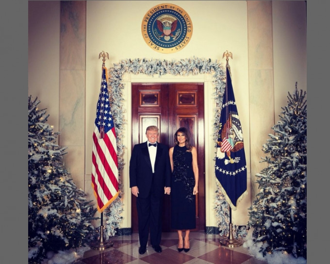 特朗普及第一夫人梅拉尼婭首張的聖誕官方照片。白宮
